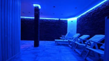 Een sauna, een bubbelbad, een stoombad