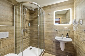 Forsetaíbúð - 2 svefnherbergi - útsýni yfir almenningsgarð | Baðherbergi | Sturta, hárblásari, handklæði
