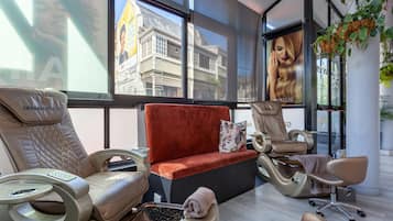 Couples treatment room(s), body treatments, aromatherapy