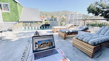 2 outdoor pools, sun loungers