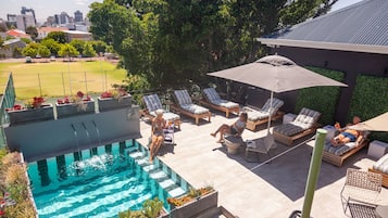 2 outdoor pools, sun loungers