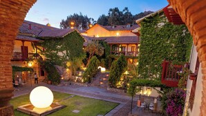 A courtyard with a spherical light, stone steps, and a brick archway. - Casa Cartagena Boutique Hotel & Spa (Cusco)