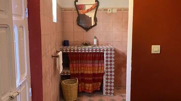 Double Room (1001 Nights) | Bathroom | Free toiletries, hair dryer, towels, soap