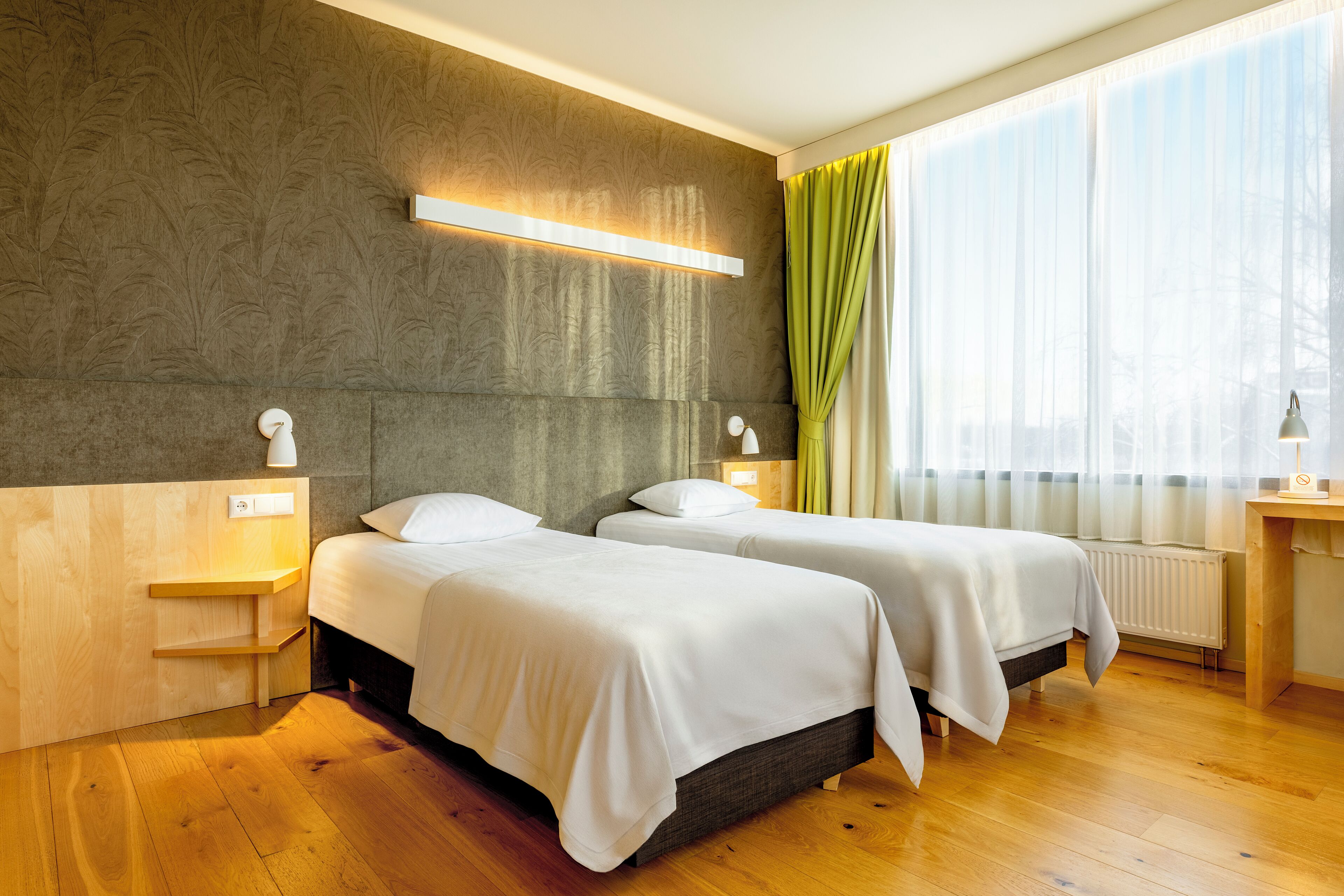 Caja de seguridad en la habitación, escritorio y cortinas blackout 