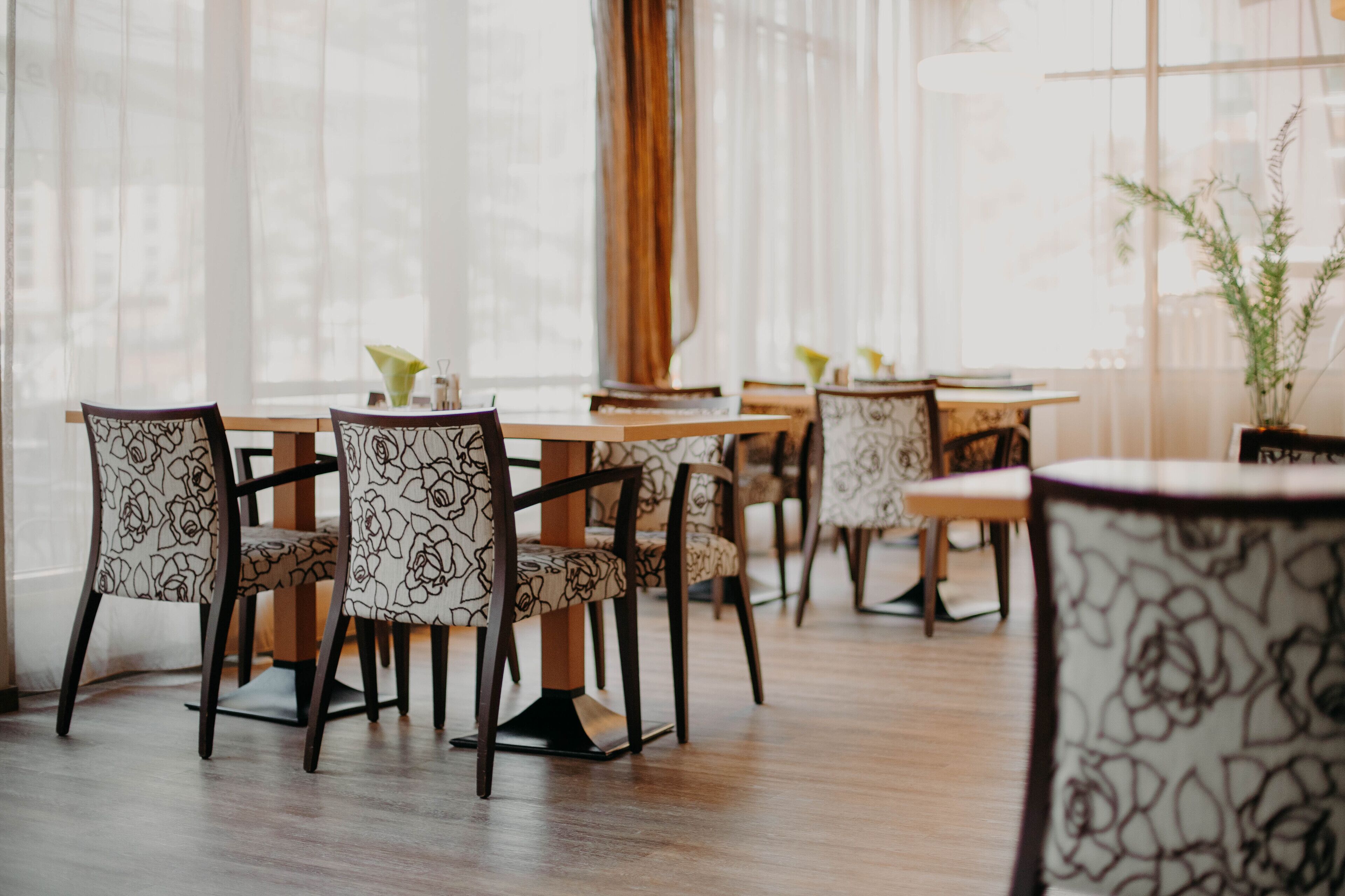 breakfast, lunch and dinner served