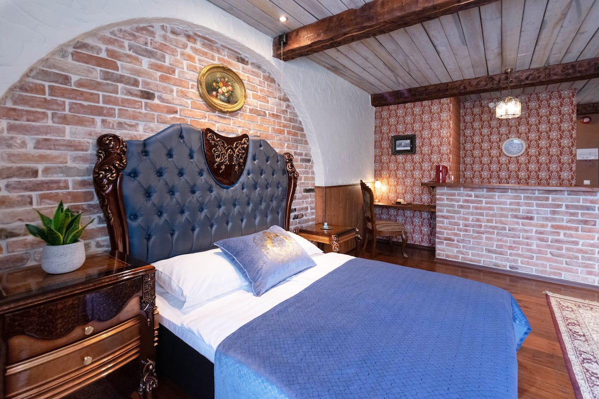 apartment (studio apartment) | in-room safe, desk, iron/ironing board, free cots/infant beds