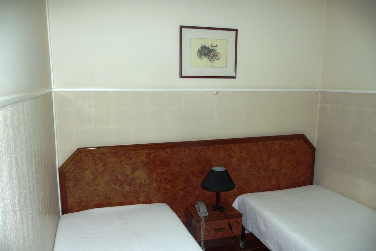 Standard Room, 1 Double Bed | In-room safe, individually furnished, desk, iron/ironing board