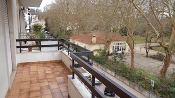 Apartment, 3 Bedrooms | In-room safe, individually furnished, desk, iron/ironing board