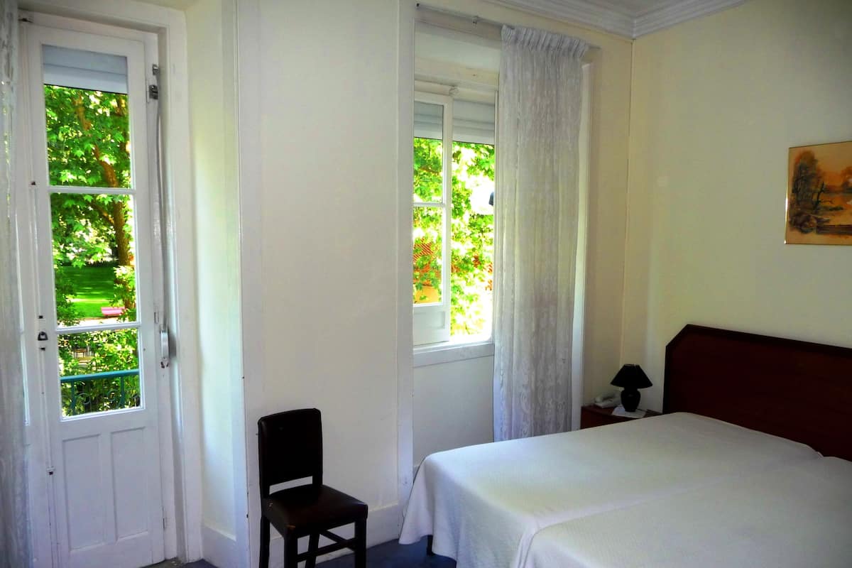 Triple Room | In-room safe, individually furnished, desk, iron/ironing board