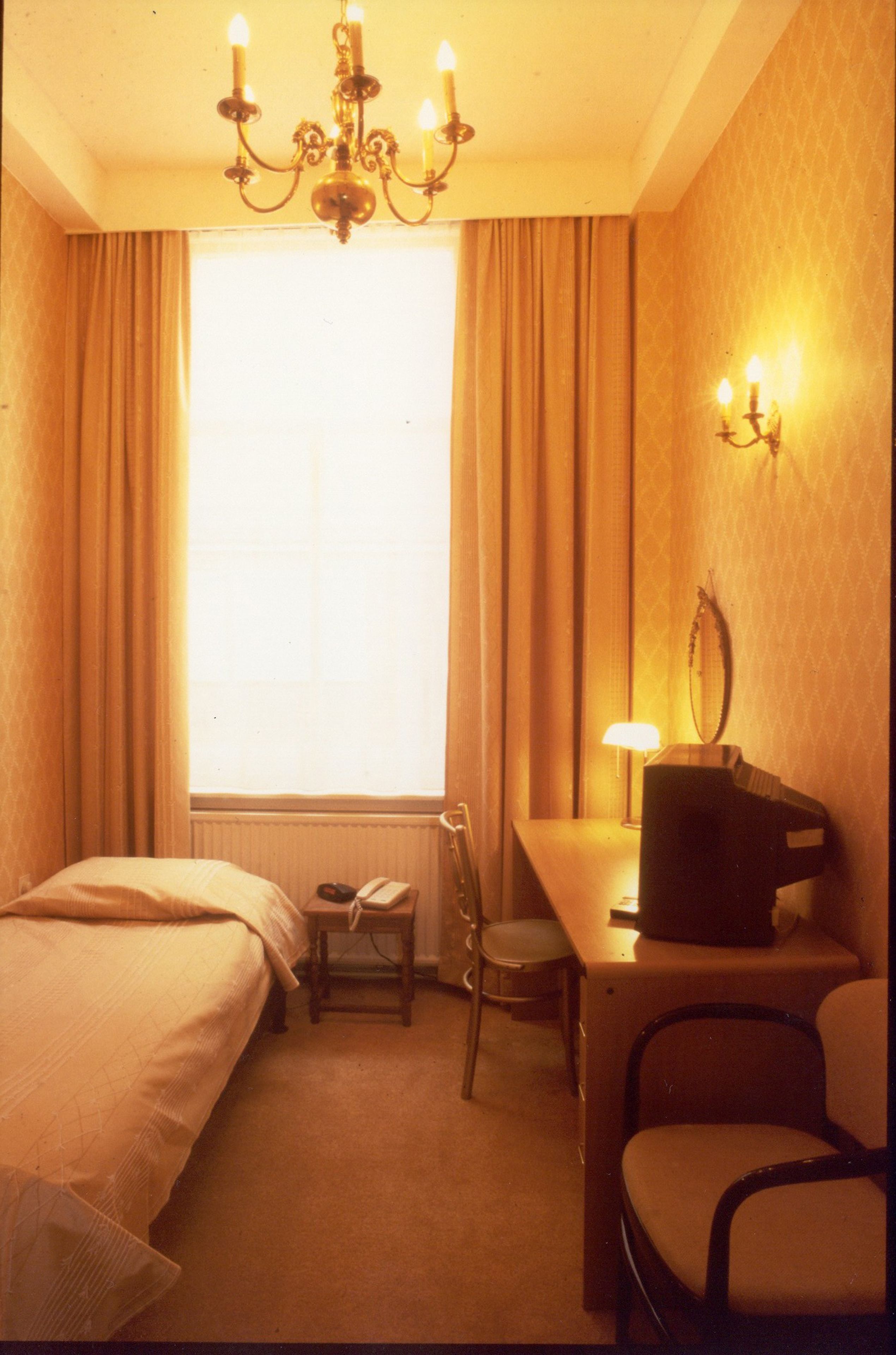 Chambre Simple, 1 lit une place | Décoration personnalisée, ameublement personnalisé, bureau