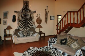 Library - Trees Too Guest Lodge (Nkomazi)