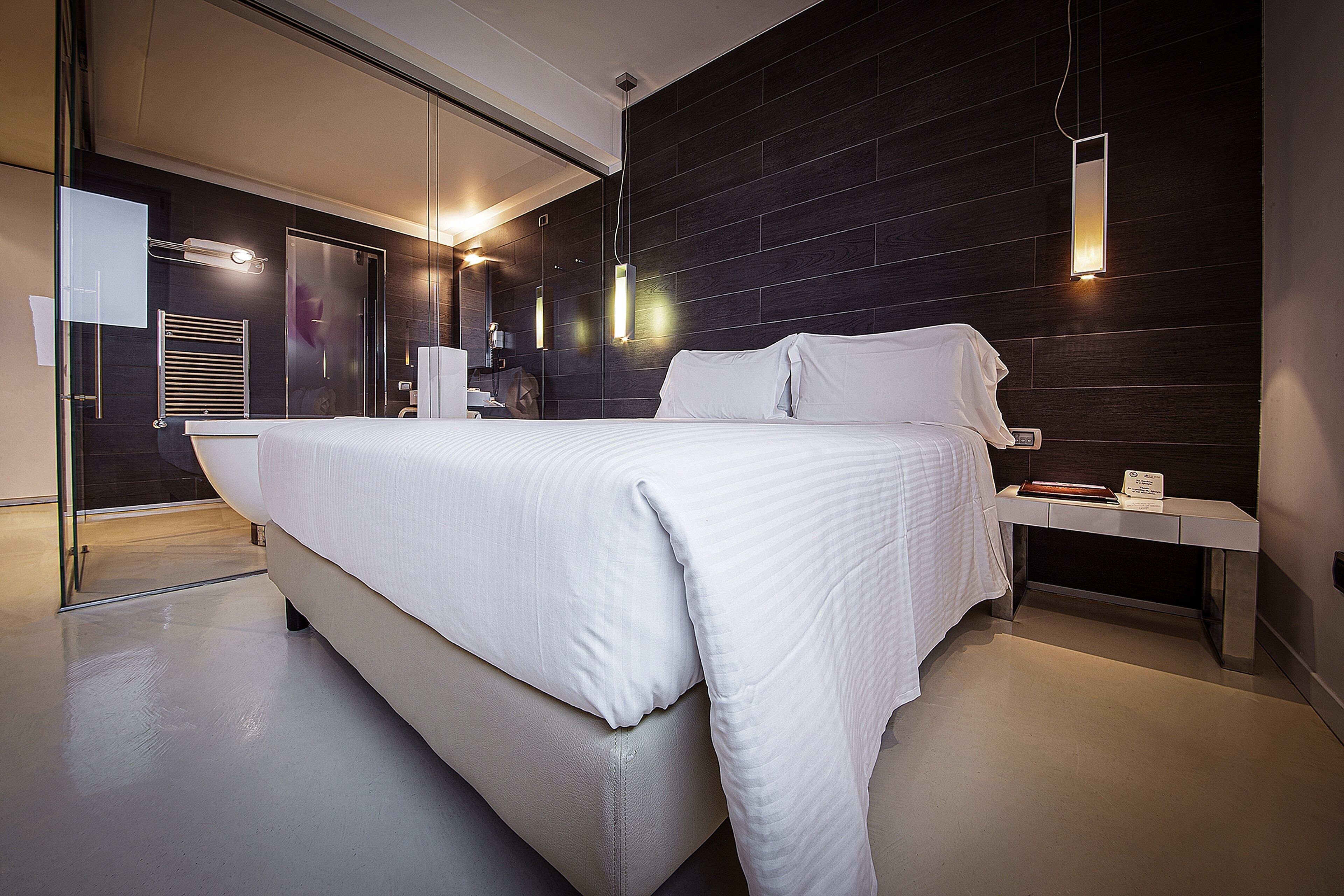 double room | down duvets, minibar, in-room safe, desk