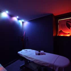 Sauna, hot tub, Turkish bath/hammam, body treatments, aromatherapy