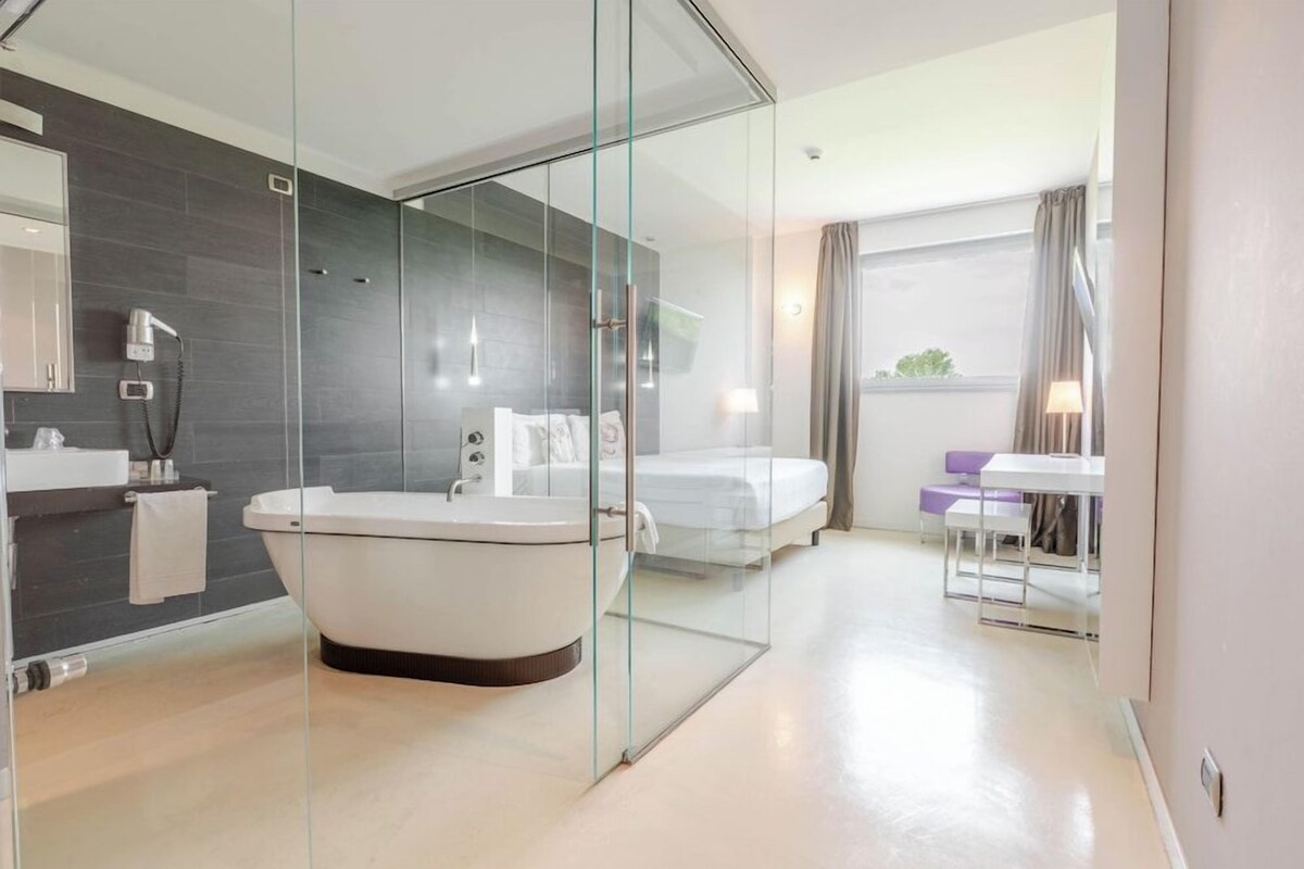 Deluxe Double Room Single Use
