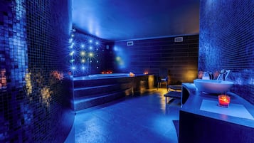 Sauna, hot tub, Turkish bath/hammam, body treatments, aromatherapy
