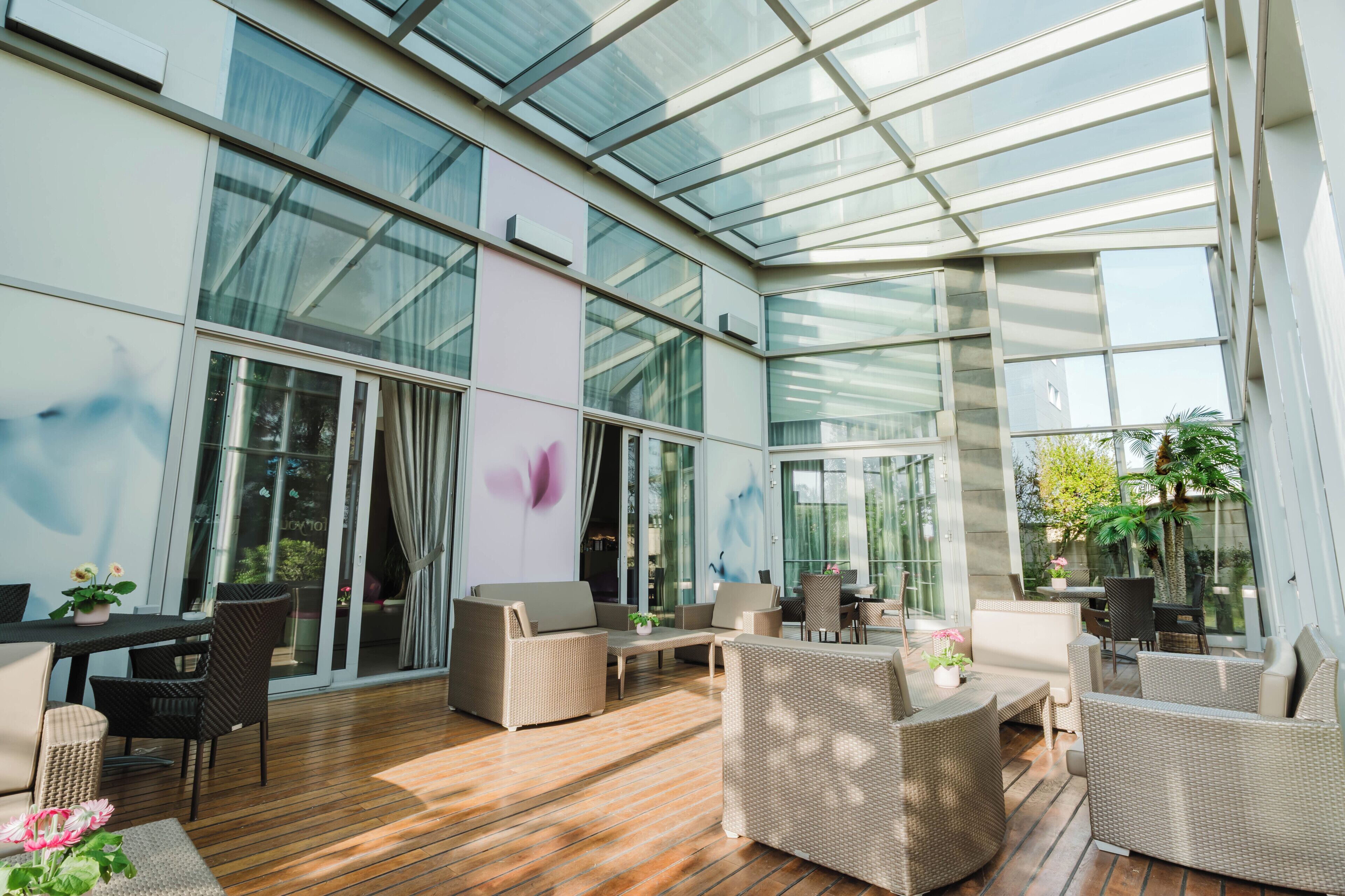 Lobby lounge
