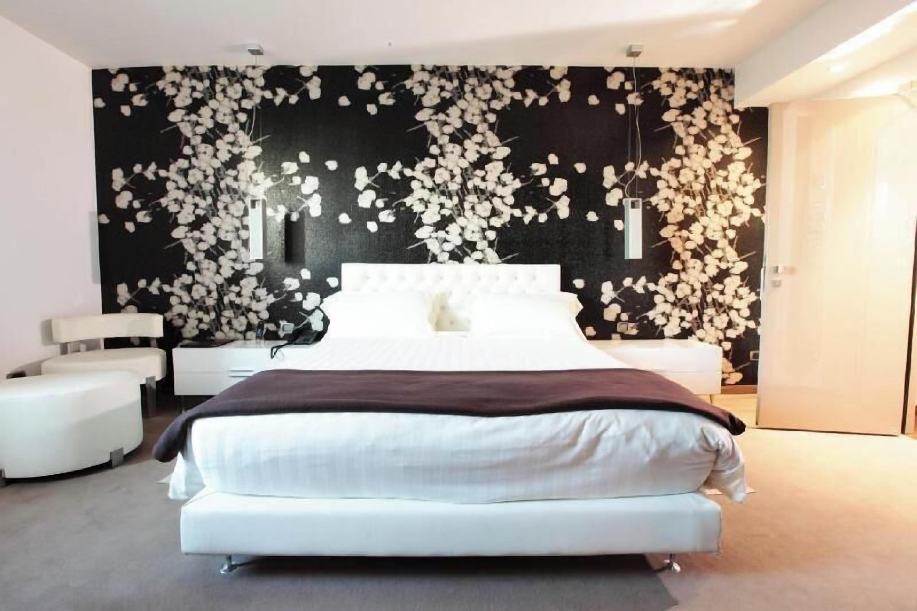 Down duvets, minibar, in-room safe, desk