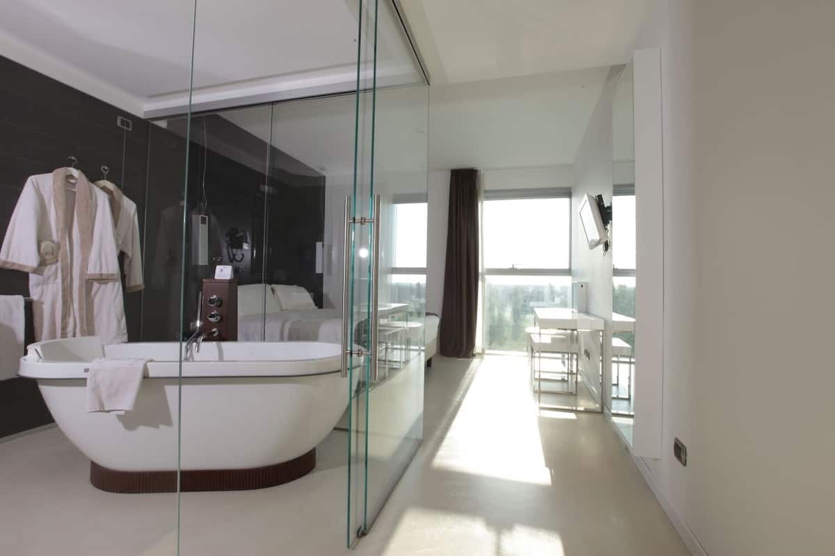 Down comforters, minibar, in-room safe, desk