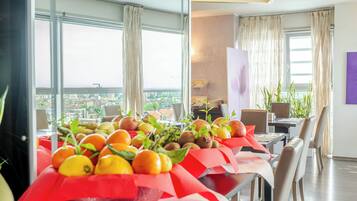 Daily buffet breakfast for a fee