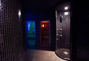 Sauna, hot tub, Turkish bath/hammam, body treatments, aromatherapy