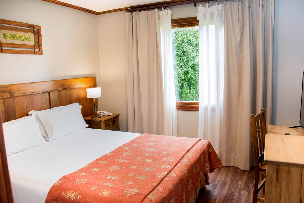 Classic Double or Twin Room | In-room safe, WiFi (free), bed sheets