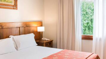 Habitación clásica con 1 cama matrimonial o 2 individuales | Caja de seguridad en la habitación, wifi gratis y ropa de cama