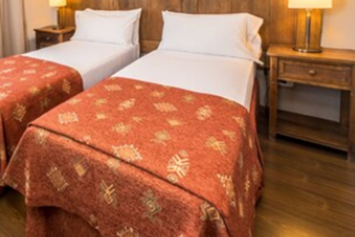 In-room safe, WiFi (free), bed sheets