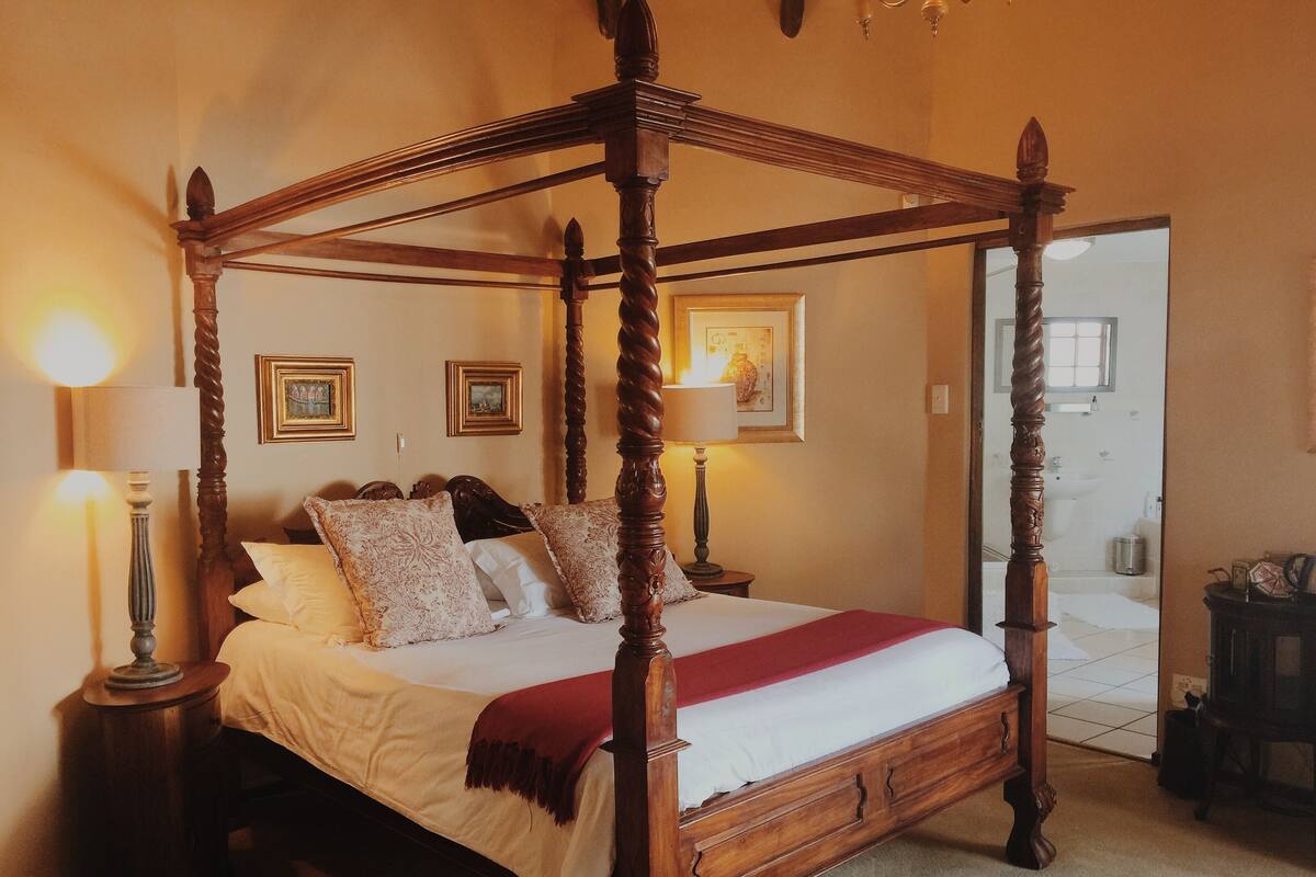Luxury Double Room, Ensuite | Premium bedding, minibar, in-room safe, desk