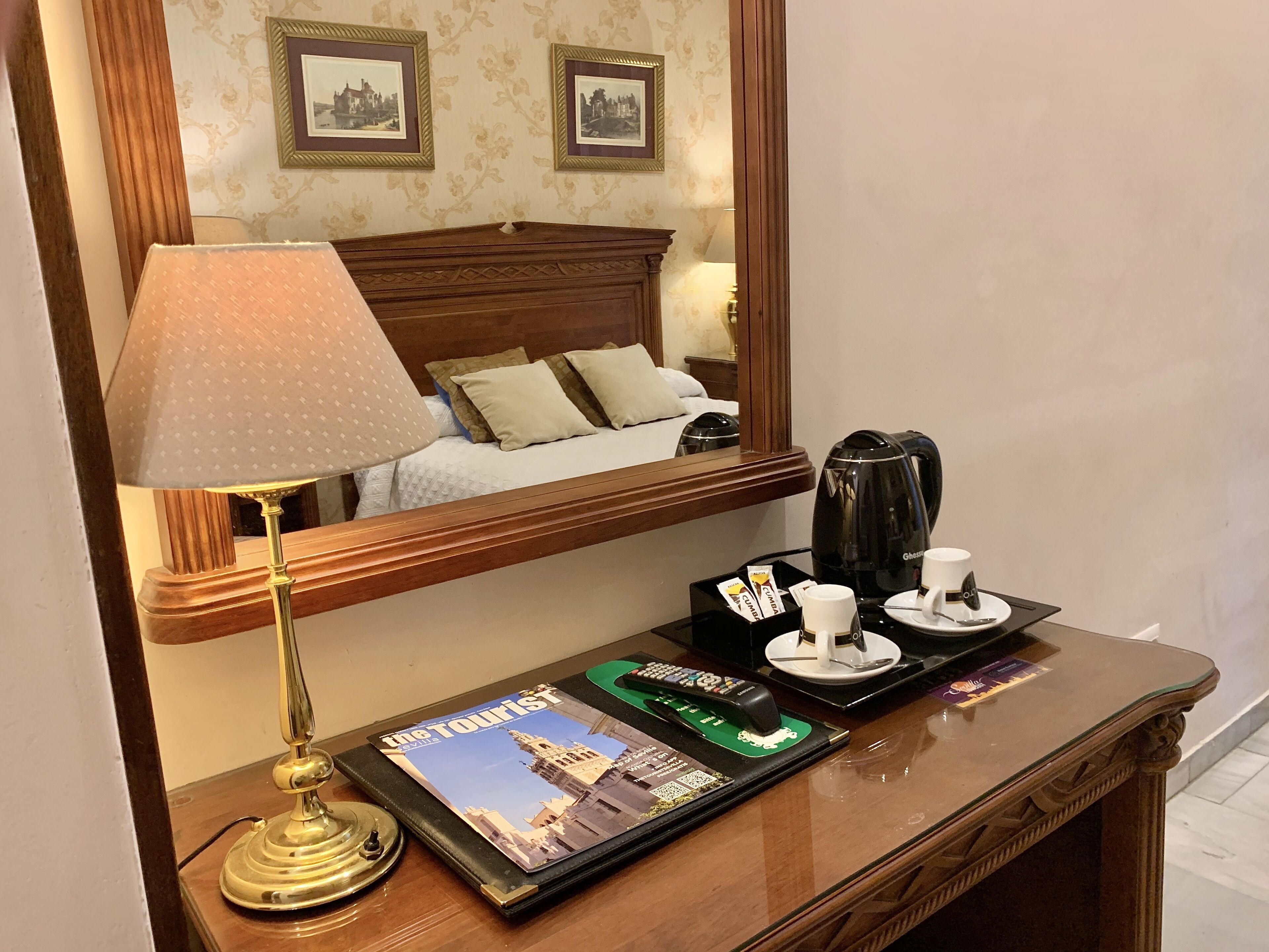 double room | minibar, in-room safe, individually decorated, individually furnished