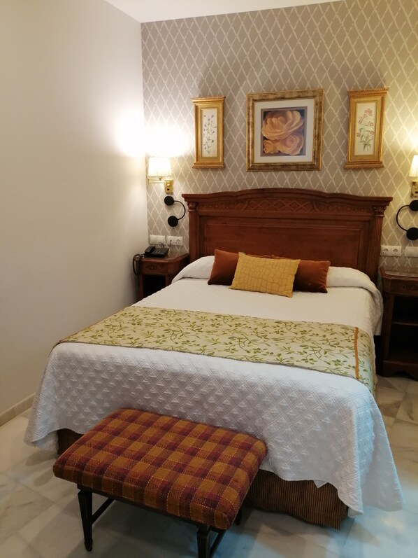 Kamar Double | Minibar, brankas, dan didekorasi berbeda-beda