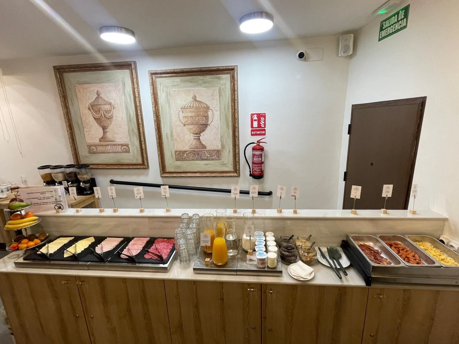 Desayuno buffet (EUR 12 por persona) 