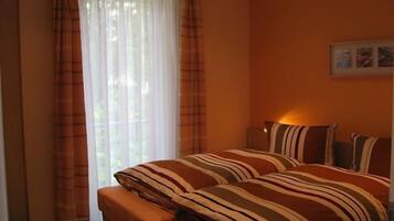 Bureau, lits bébé (gratuits), Wi-Fi gratuit, draps fournis