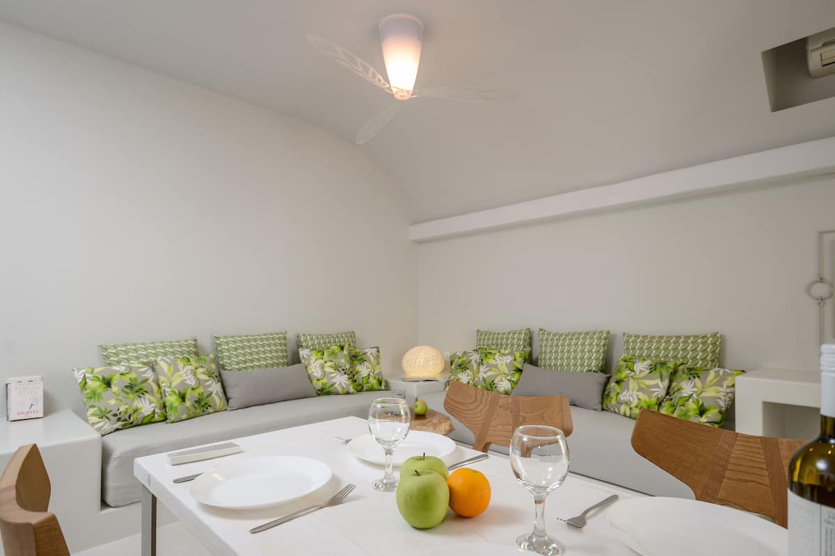 Suite Deluxe (With Living Room) | Restauration dans la chambre