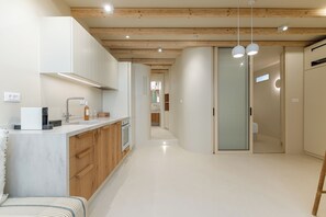 Deluxe Semi-Basement Apartment | Cuisine privée