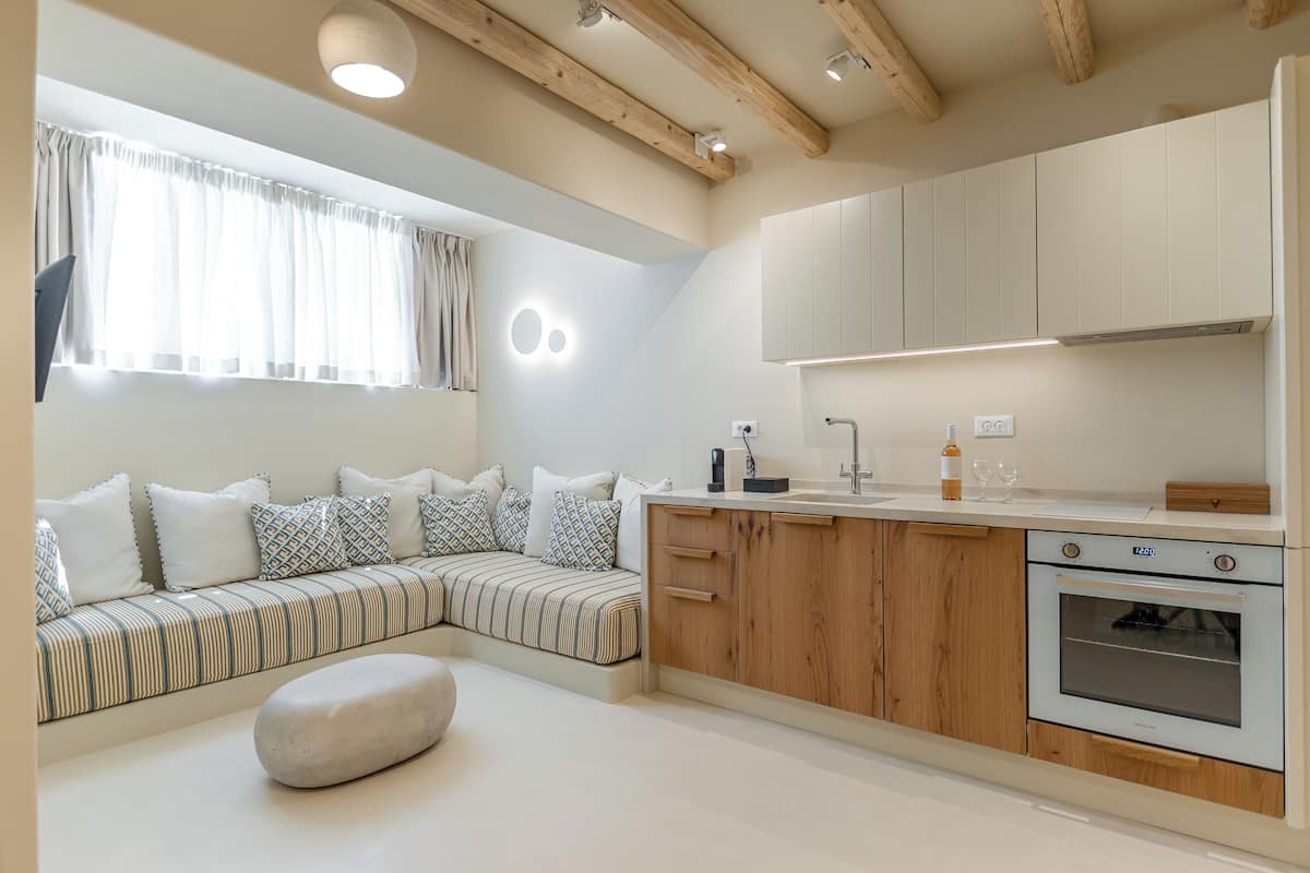 Deluxe Semi-Basement Apartment | Cuisine privée