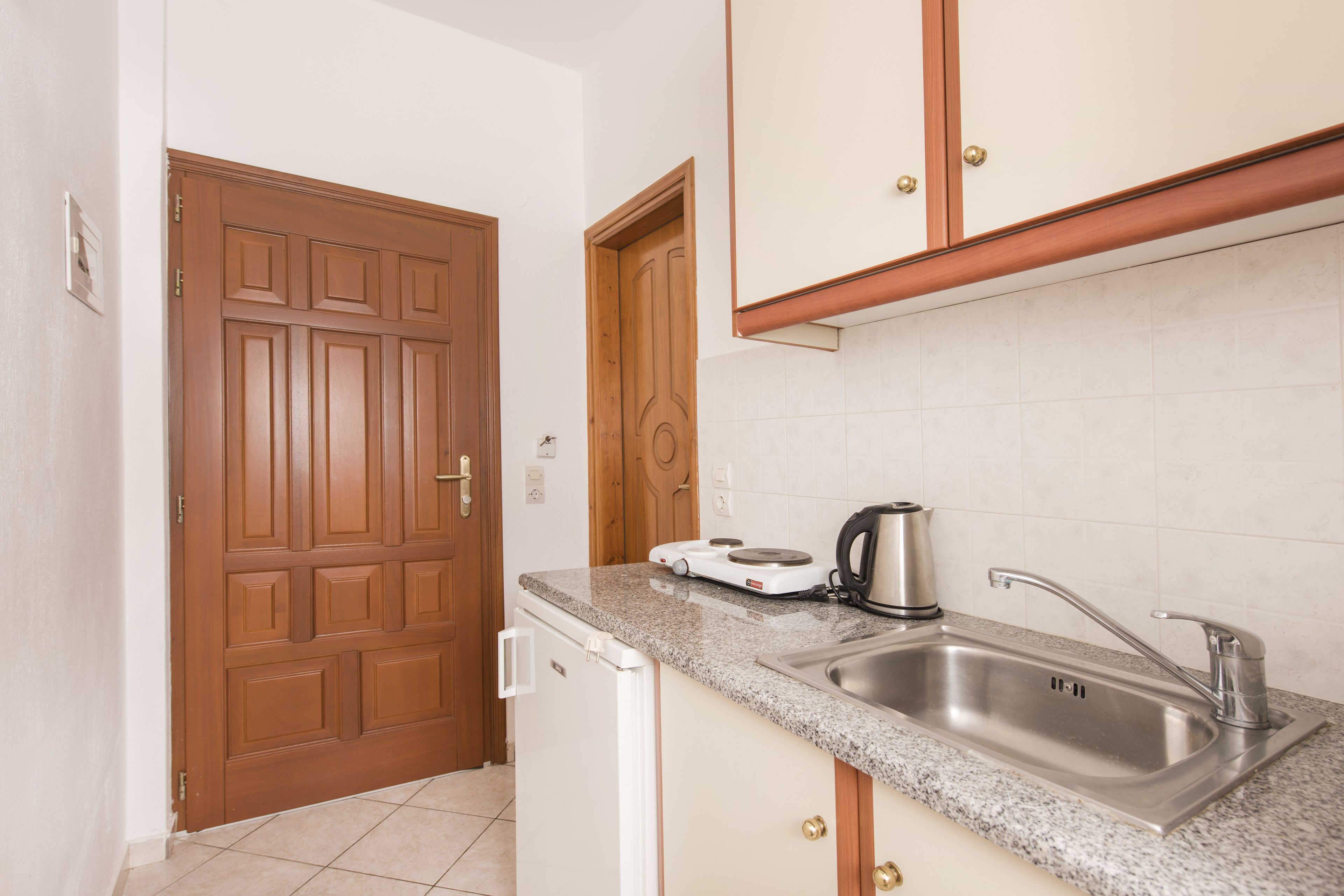 studio | private kitchenette | fridge, coffee/tea maker, electric kettle