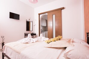 Superior Apartment | Room amenity - Villa Voula (Santorini)