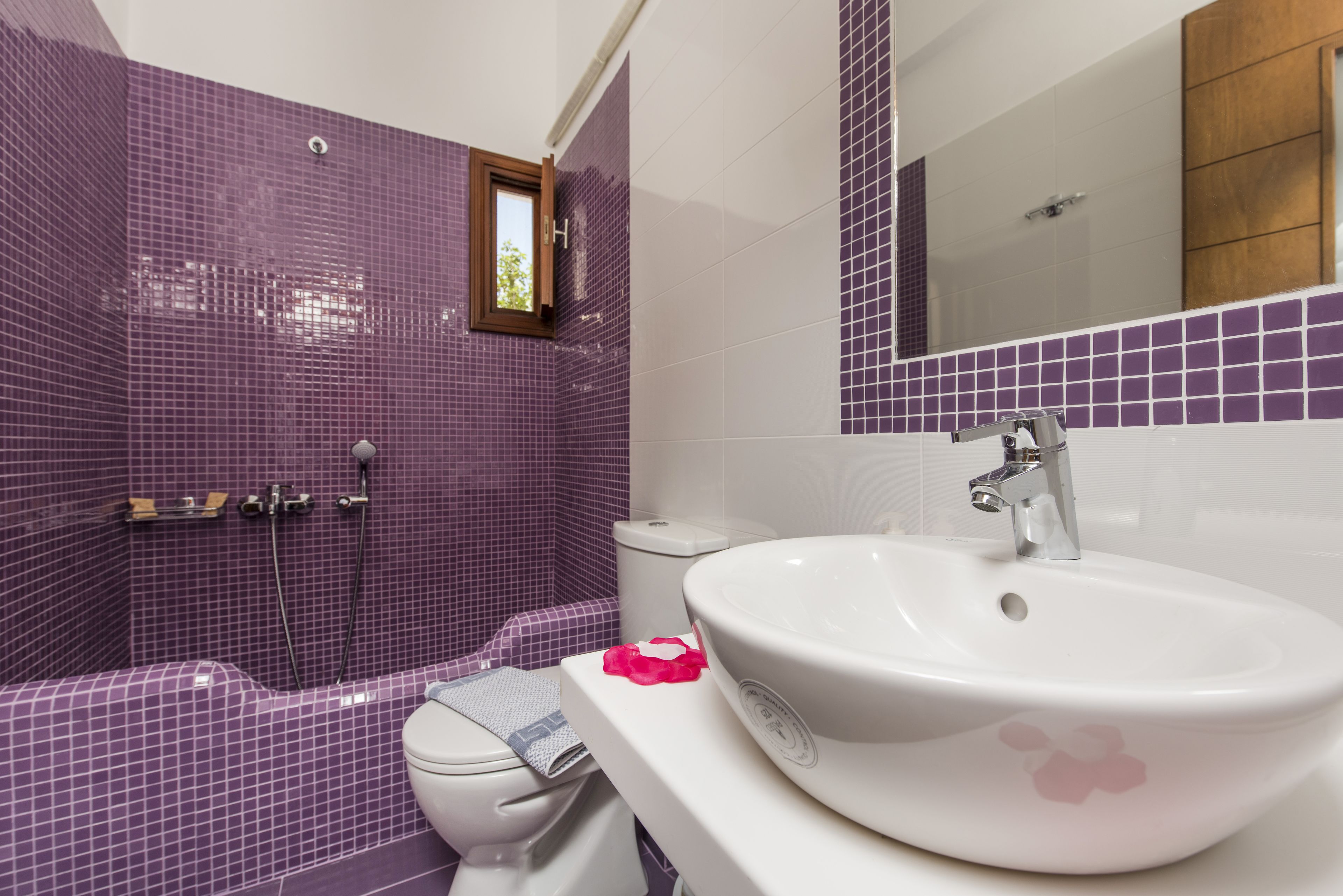 family triple room | deep-soaking bathtub