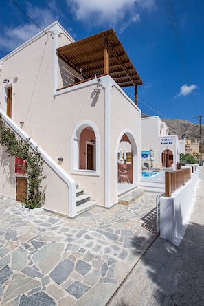 Front of property - Villa Voula (Santorini)