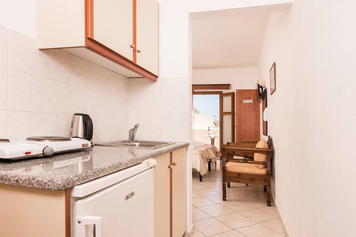 studio | private kitchen | fridge, coffee/tea maker, electric kettle