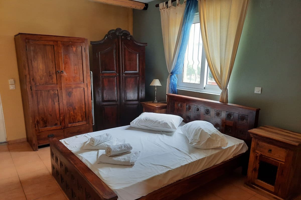 Departamento, 2 habitaciones | Sábanas de algodón egipcio y ropa de cama de alta calidad