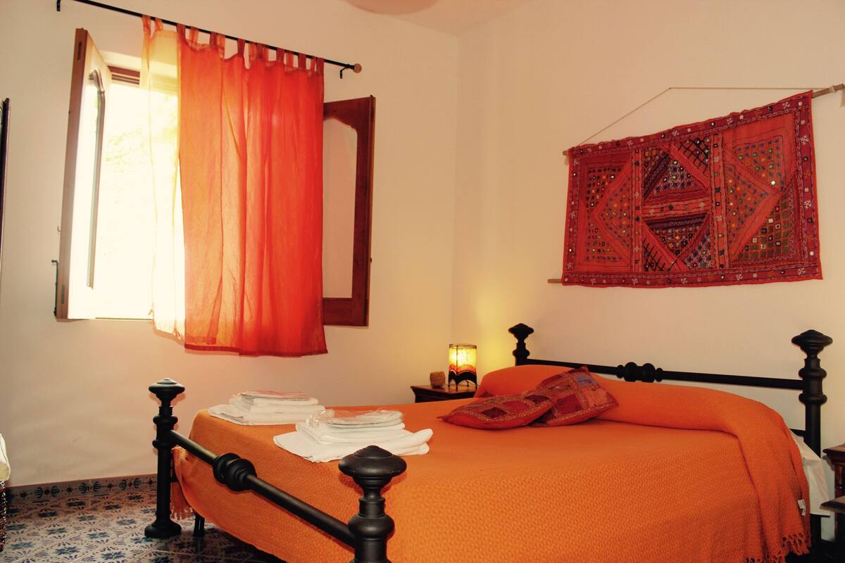 Two Bedroom Apartment for 4 people with Kitchen | Hypo-allergenic bedding, in-room safe, individually decorated