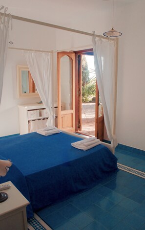 One Bedroom Apartment with Kitchenette for 3 | Hypo-allergenic bedding, in-room safe, individually decorated