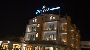 Façade de lâhĂ©bergement - soirĂ©e/nuit