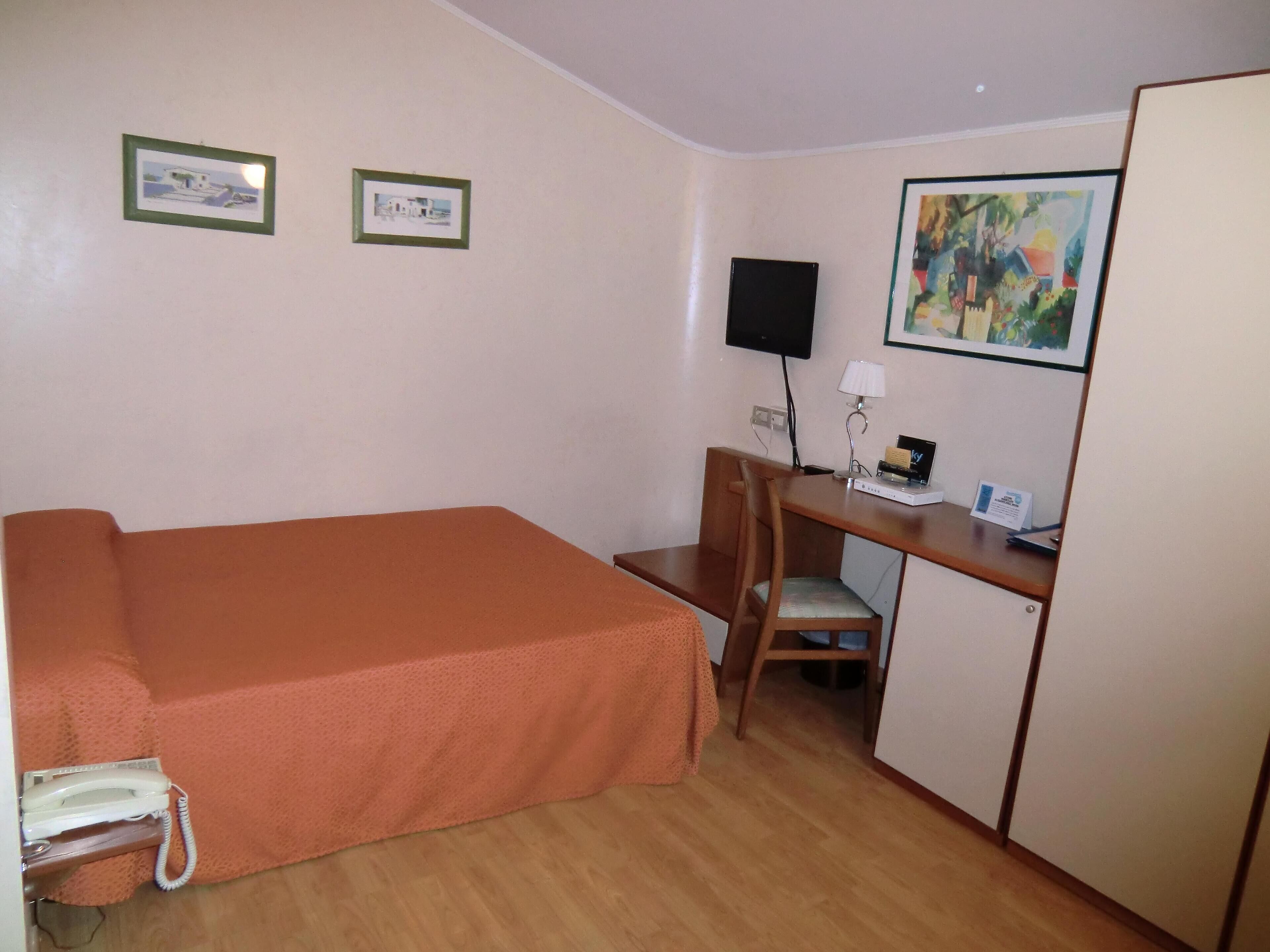 Pillowtop beds, minibar, in-room safe, desk