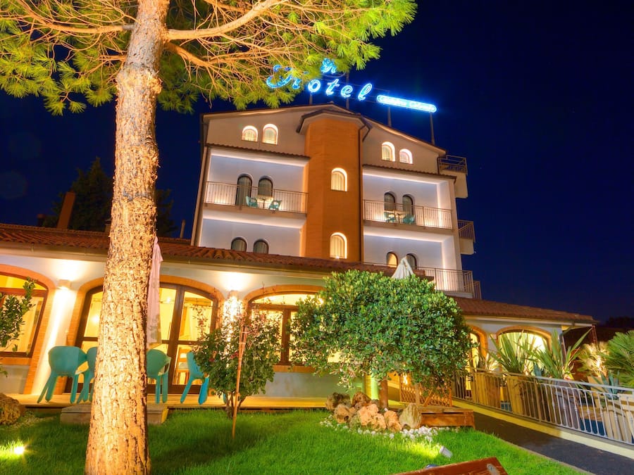 Fachada del alojamiento - Noche