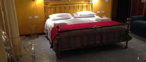 1 chambre, literie de qualité, couette en duvet, minibar