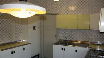 Doppelzimmer | Eigene Küche | Kühlschrank, Herdplatte, Wasserkocher mit Kaffee-/Teezubehör