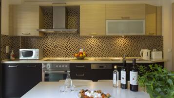 Vila, kolam renang pribadi (Irini) | Dapur pribadi | Lemari es, microwave, oven, dan kompor