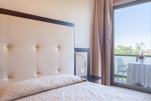 Down comforters, minibar, in-room safe, individually furnished - Suite Hotel Elite (Bologna)